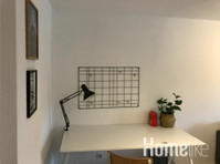 Modern & furnished temporary apartment at the Phönix See - アパート