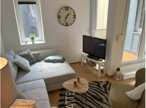 70 sqm cosy 2 room flat, central & quiet with balcony - Disewakan
