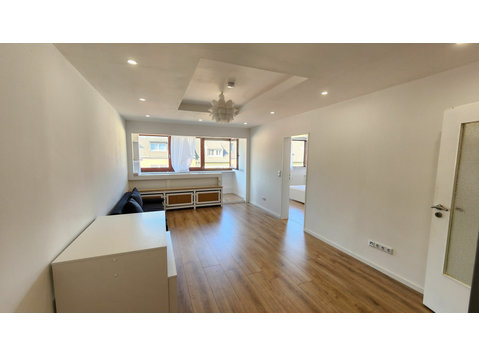 Attractive 2-room apartment - Aluguel