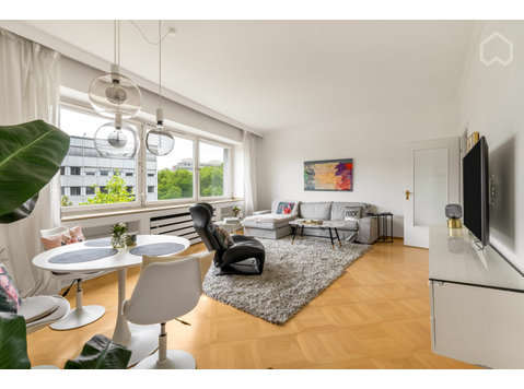 Cozy, bright  Loft ***, Penthouse Flair*** in the heart of… - Ενοικίαση