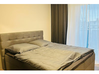 Newly Renovated & Modern: Fully Furnished 3-Bedroom… - 임대