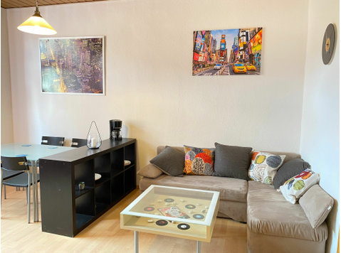 Nice flat between university and Duisburg Central Station - 	
Uthyres