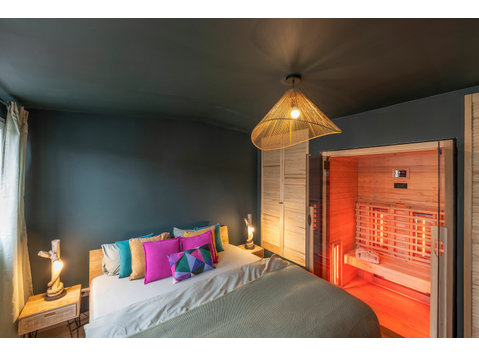Africa Lodge with infra red sauna, incidental biweekly… - Til Leie