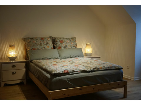 Bright cozy quiet green located 3-room apartment near… - Aluguel