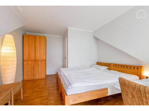 Großzügiges 1-Zimmer-Apartment mit Balkon u. separatem Bad… - Zu Vermieten