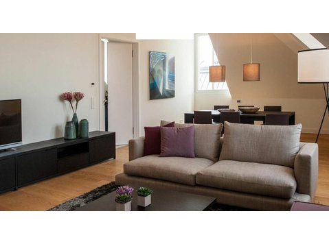 Chic penthouse in Düsseldorf city center with two bedrooms… - Na prenájom