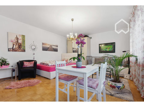 Comfortably furnished 1-room apartment with balcony in the… - Til Leie