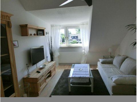 Cozy 2 room apartment in Dusseldorf Vennhausen - Disewakan