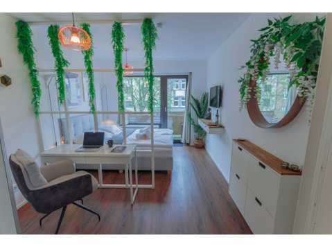 Cozy Studio Apartment with balcony & Wifi - Disewakan