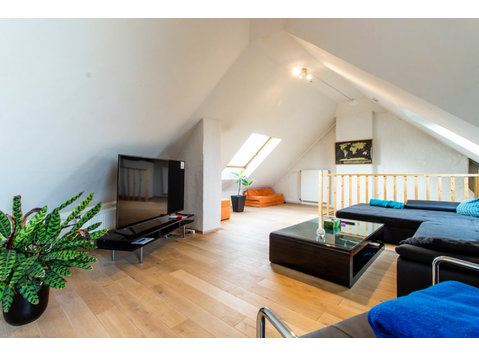 Gemütliche, helle Wohnung mit schönen Aussichten - Zu Vermieten