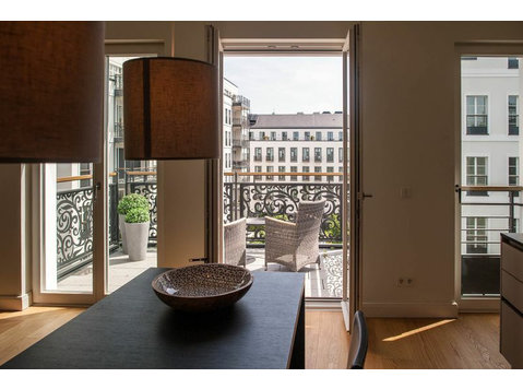 Elegante und voll möblierte zwei-Zimmer Wohnung in der Nähe… - Zu Vermieten