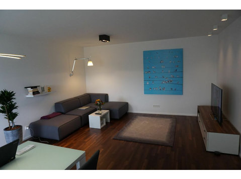 Exclusive, bright apartment in a central location in… - À louer