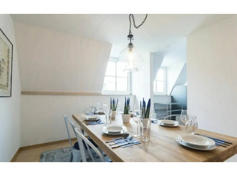 Exclusive, quiet, and cozy room in the apartment - De inchiriat