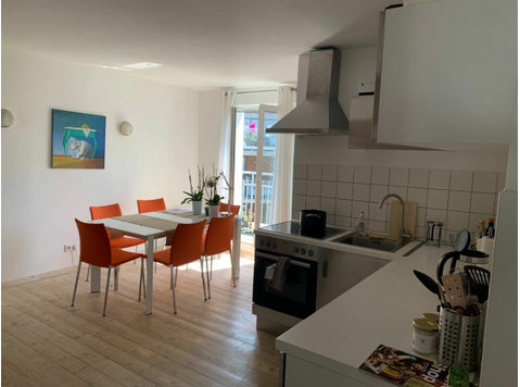 Wundervolles & liebevoll eingerichtetes Loft in Düsseldorf - Zu Vermieten