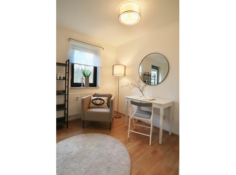 Fashionable, bright studio with terace in Düsseldorf - For Rent