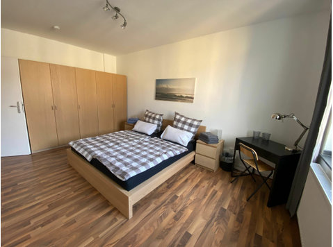 Möbliertes Apartment in bester Lage in Düsseldorf-Pempelfort - Zu Vermieten