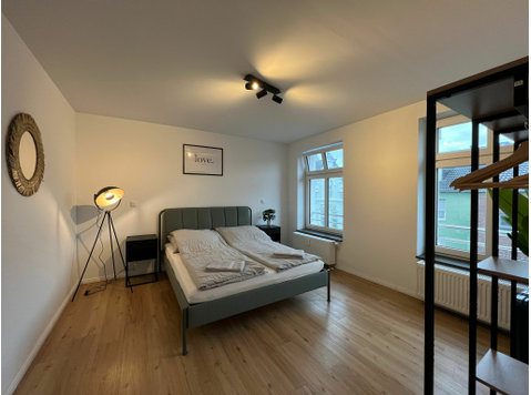 Möblierte Altbau-Wohnung : 2-Zimmer Wohnung inkl. Balkon |… - Zu Vermieten
