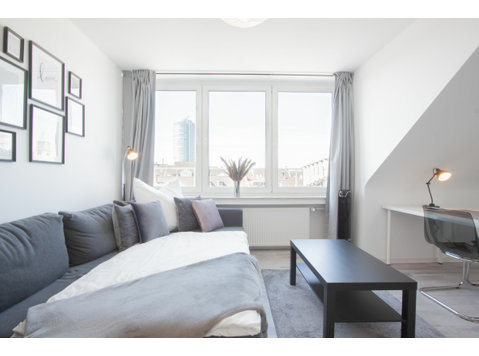 *****Living above the rooftops of Düsseldorf***** - For Rent