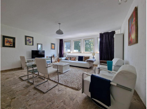 Moderne und helle 4-Zimmer-Wohnung mit große Balkon in… - Zu Vermieten