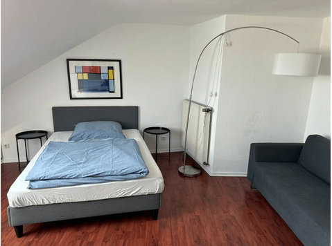 Modern and spacious room in Central Düsseldorf - For Rent