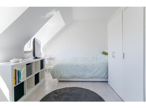 Modernes, liebevoll eingerichtetes Zuhause in Düsseldorf - Zu Vermieten