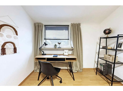 Modern & quiet apartment located in Düsseldorf near… - For Rent
