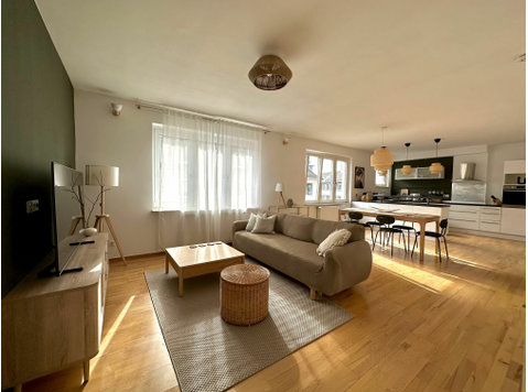 Newly renovated and beautifully decorated home in best… - For Rent