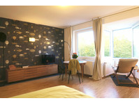 Peaceful apartment with lovely view and private parking… - Til leje