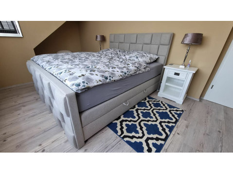Pretty & bright home near Düsseldorf Hauptbahnhof-… - Kiadó