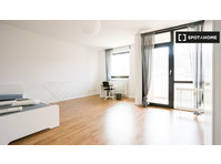 Room for rent in 4-bedroom apartment in Wersten, Dusseldorf - Za iznajmljivanje