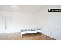 Pokój do wynajęcia w mieszkaniu z 4 sypialniami w Wersten w… - Do wynajęcia