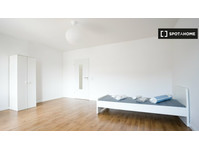 Pokój do wynajęcia w mieszkaniu z 4 sypialniami w Wersten w… - Do wynajęcia