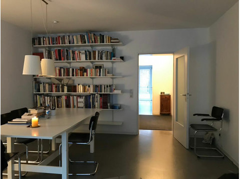 Spacious 2 room apartment in district 3 with balcony - Kiadó
