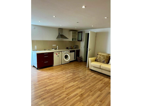Stylish Fully Furnished Apartment – Renovated & Close to… - For Rent