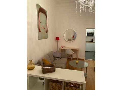 Stylish & quiet studio apartment in Düsseldorf… - For Rent