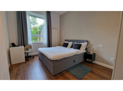Top 2,5 room apartment in center place Pempelfort (near… - Kiralık