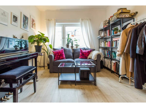 Wundervolle und charmante Wohnung mit Klavier und super… - Zu Vermieten