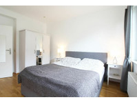 Wonderful, bright flat near main station Düsseldorf incl.… - For Rent