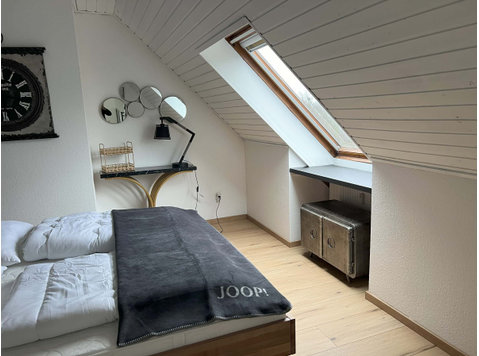 Apartment in Niederkasseler Kirchweg - Pisos