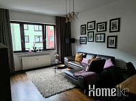Bright, spacious apartment in the heart of Düsseldorf - Byty