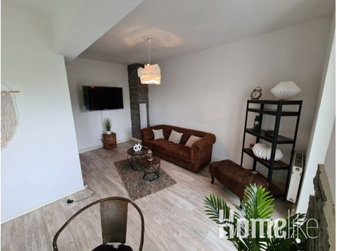 *****Modern, spacious flat, centrally located***** - اپارٹمنٹ