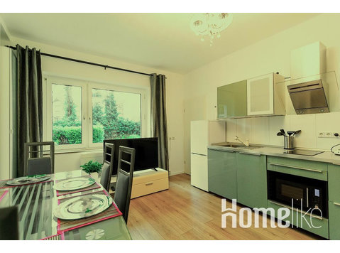 Amplio apartamento cerca del centro con vistas al jardín. - Pisos