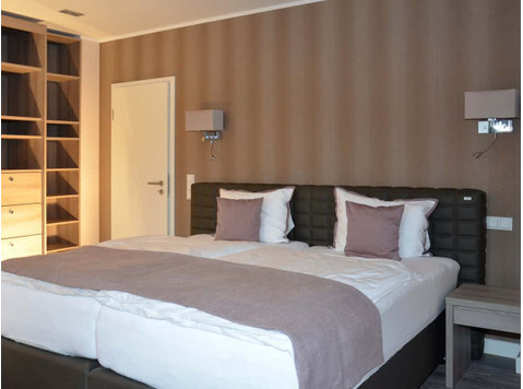 iEIGHT- Cosy Apartment in the center of Düsseldorf - Apartamente