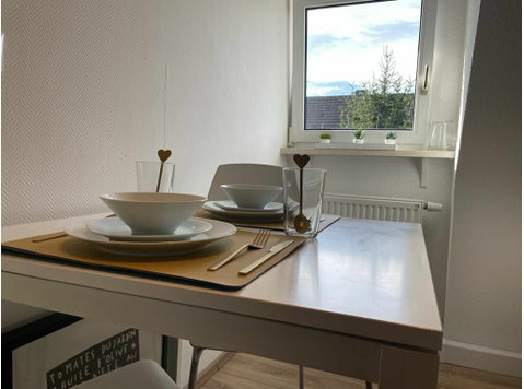 2,5 Raum Wohnung Essen Süd frisch renoviert komplett… - Zu Vermieten