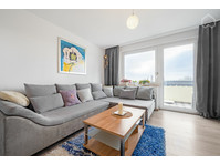 Beautiful bright apartment with balcony centrally located… - K pronájmu
