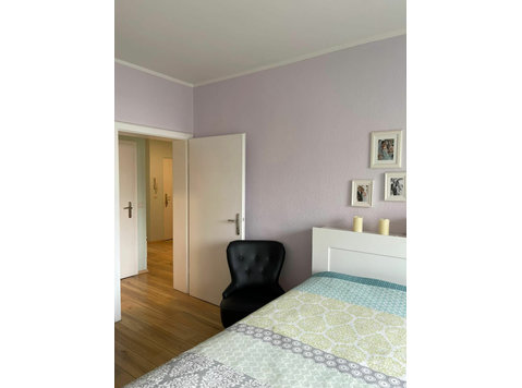 Living in the popular southern district of Essen with many… - For Rent