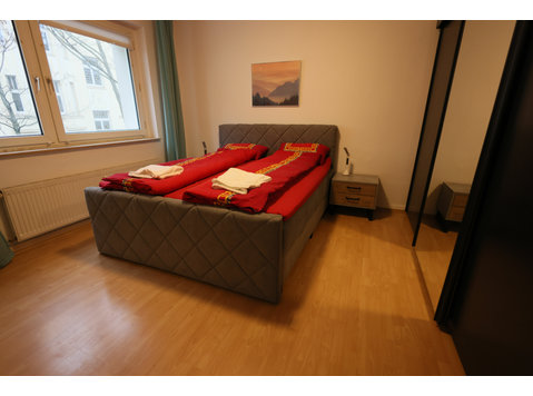 Practical 2,5 rooms, 50m², UG-Garage, Essen, Rüttenscheid - Til Leie