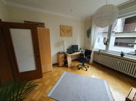 Quiet and large flat close to the Schlosspark - For Rent