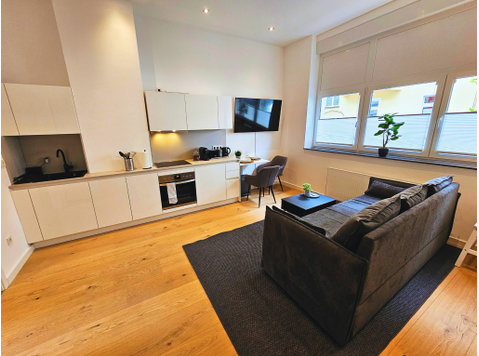 Refurbished apartment with private terrace and modern… - 임대