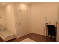 Spacious Modern Townhouse with Full Amenities - 出租